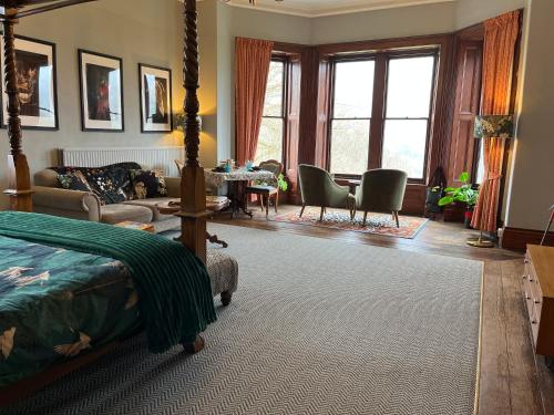 Cader en suite at Pen Y Coed Hall exclusive Luxury Hot Tub in 多爾蓋萊鎮中心