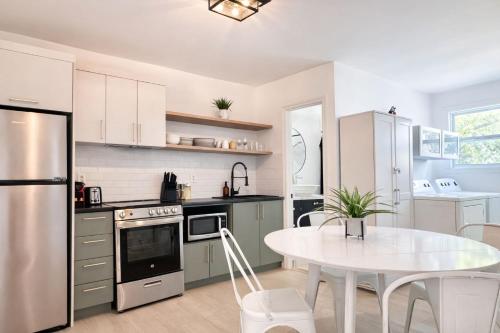 Little Gem - 2 Beds - AC - 5 min Downtown – khách sạn tại Ngoại ô Quebec
