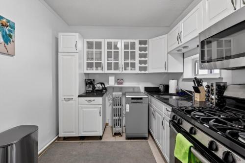 Spacious 5Br home in Malden with AC & heat in 馬爾登