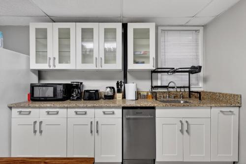 Spacious 2Br home in Malden with AC & heat in 馬爾登
