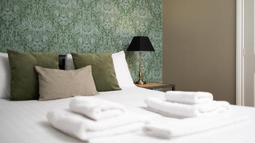 1 queen bed