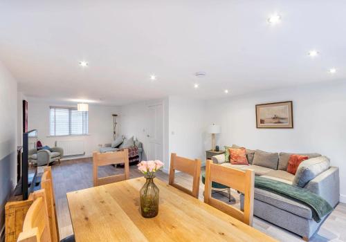 Lincoln Country Cottage Large Garden & Free Parking in North Scarle