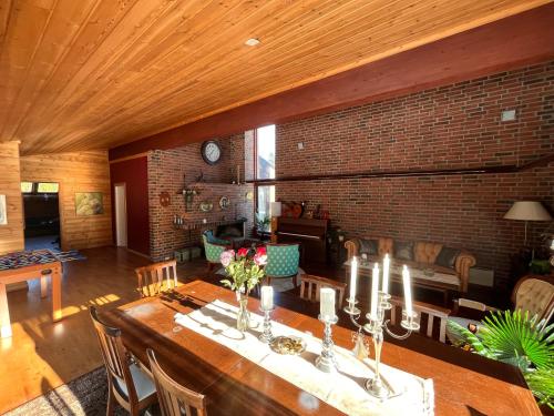 共用Lounge/電視區, Private room - 7 in a luxury villa CHALET STYLE in 西阿克爾