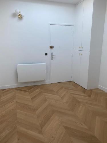 Cozy studio near the Opéra with natural light, Paryż