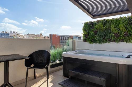 room detail thumbnail 2