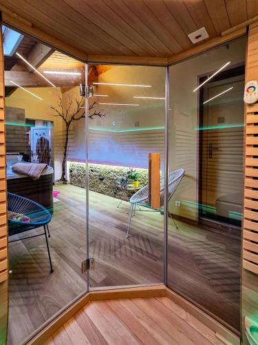 Sauna, Chambre Cocooning avec accès jacuzzi et sauna (Chambre Cocooning avec acces jacuzzi et sauna) in Latrape