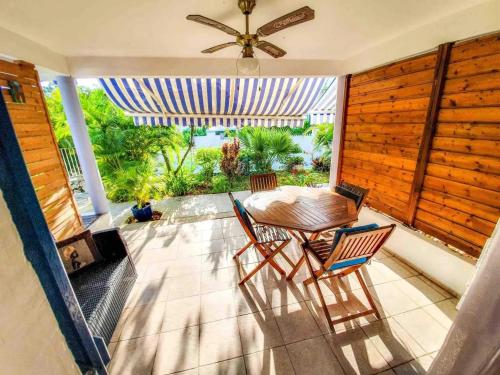 Appartement lumineux avec terrasse et piscine au Gosier - image 2