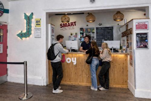 ردهة, بيت شباب سمارت راسل سكوير (Smart Russell Square Hostel) in لندن