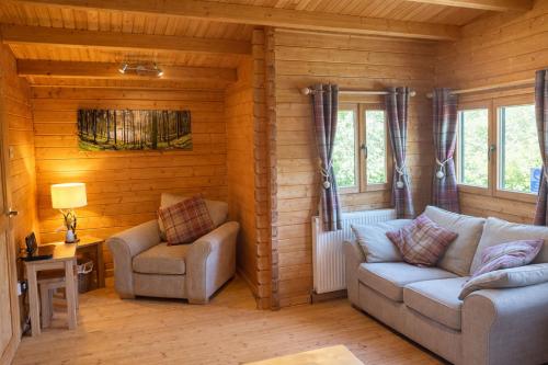 Lochinvar - Highland Log Cabin with Private Hot Tub in Plains