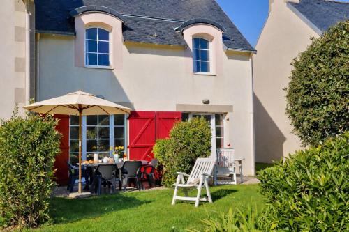 LocaLise - Maison E4 au Guilvinec - A 20m de la mer avec jardin et piscine - Tout à pied, plages, port, centre, commerces, marché - Wifi inclus - Linge de lit inclus - Animaux bienvenus, Le Guilvinec