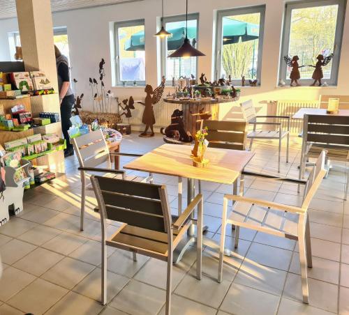 Restaurante, Schlaffässer am Haus der Schmetterlinge (Schlaffasser am Haus der Schmetterlinge) in Uslar