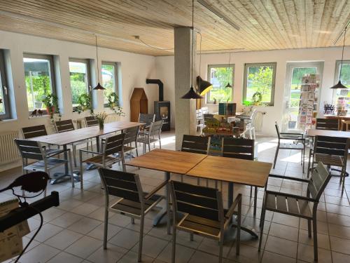 Restaurante, Schlaffässer am Haus der Schmetterlinge (Schlaffasser am Haus der Schmetterlinge) in Uslar