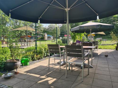 Restaurante, Schlaffässer am Haus der Schmetterlinge (Schlaffasser am Haus der Schmetterlinge) in Uslar