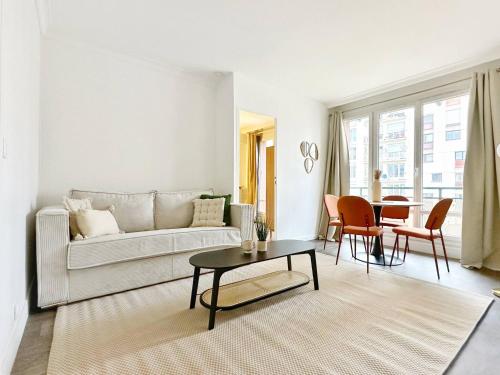 Charming Parisian Apartment in the Heart of the 20th Arrondissement - image 6