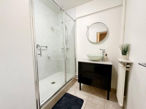 Charming Parisian Apartment in the Heart of the 20th Arrondissement - image 9