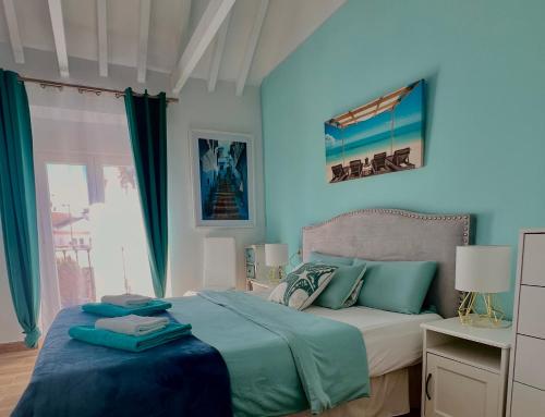 1 queen bed, 1 sofa bed