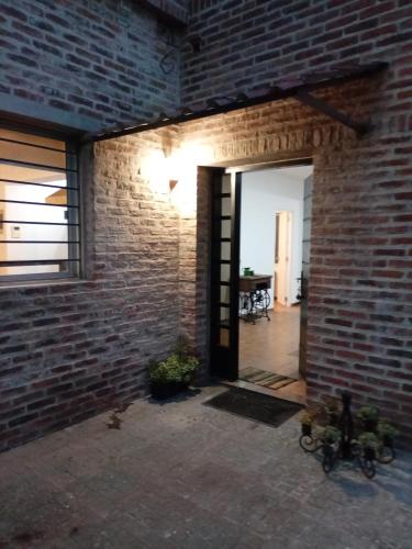 La Pinta Càlida casa en Malvìn con cochera (La Pinta Calida casa en Malvin con cochera) in 馬爾文