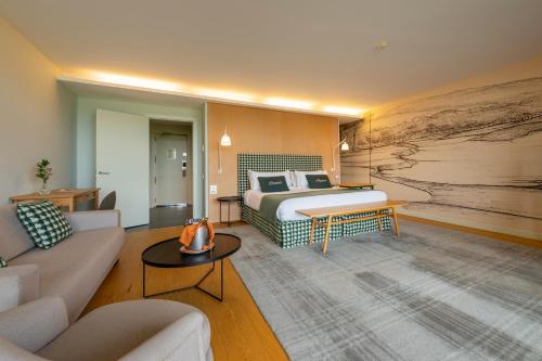 1 king bed, 2 sofa beds