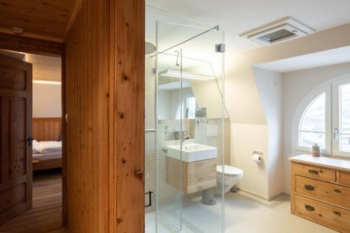 Modernized Historic Posthouse Apartment 8min to Andermatt in Realp