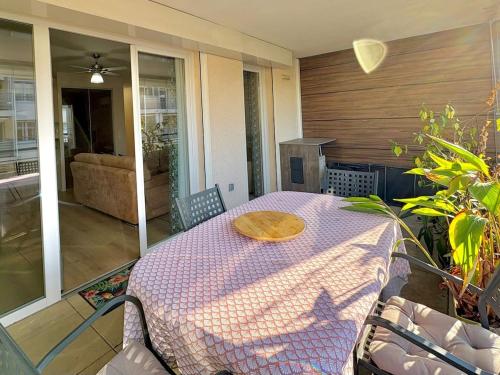 Plein coeur de Saint Raphael acces mer, parking et terrasse near Les Potiers