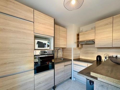 Plein coeur de Saint Raphael acces mer, parking et terrasse near Les Potiers
