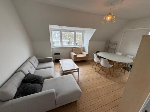 4 værelses lejlighed 85m2 med 3 soveværelser og 6 enkelt senge in Odense SV