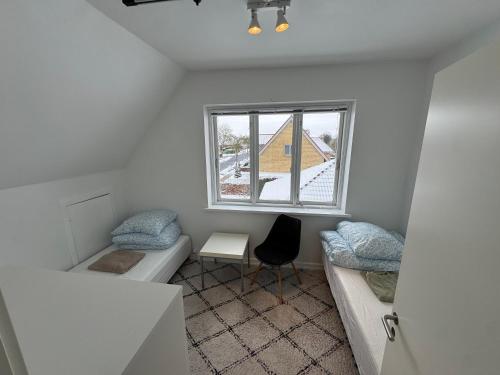 4 værelses lejlighed 85m2 med 3 soveværelser og 6 enkelt senge in Odense SV