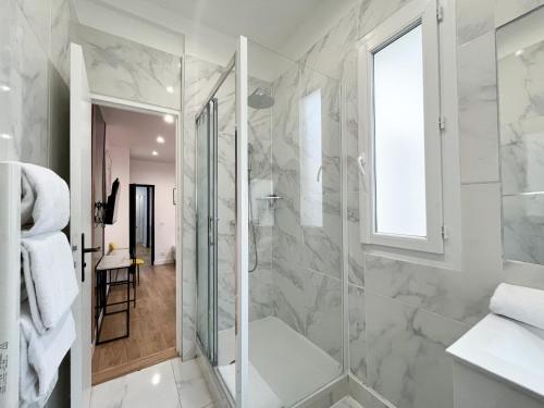 UrbanFlat 158 - Cosy Apartment in the center of Paris - image 11