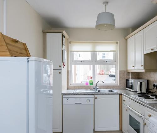 Kitchen, Ocean View - 2 Bedroom Townhouse in Bundoran
