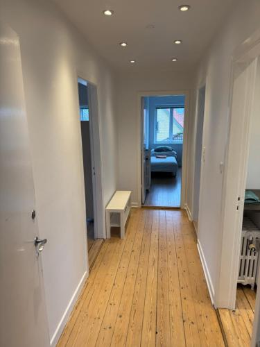 4 værelses lejlighed 85m2 med 3 soveværelser og 6 enkelt senge in Odense SV
