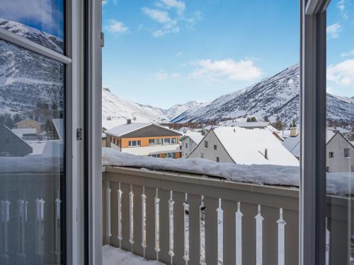 Modernized Historic Posthouse Apartment 8min to Andermatt in Realp