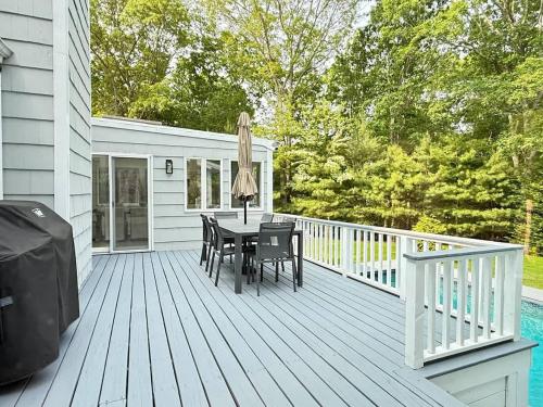 Amazing Southampton Home with Private Heated Pool - image 10