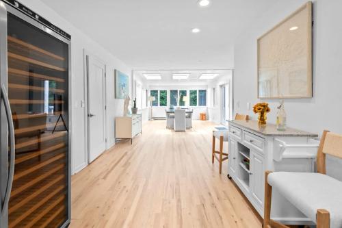 Amazing Southampton Home with Private Heated Pool - image 4