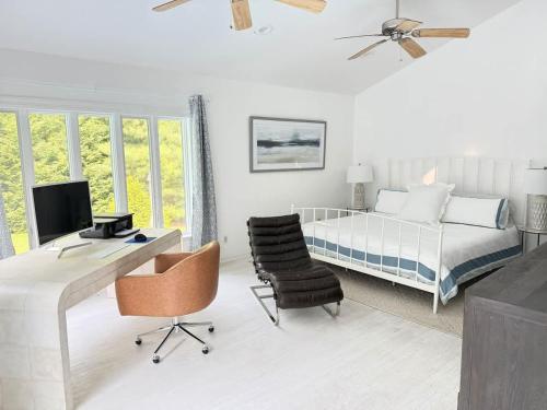 Amazing Southampton Home with Private Heated Pool - image 6