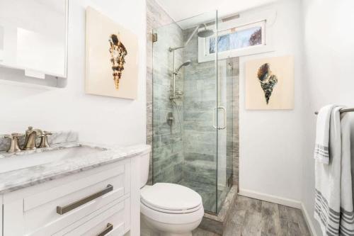Amazing Southampton Home with Private Heated Pool - image 5