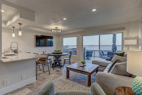 Lakefront LBJ Escape - Boat Slip & Sleeps 8 in Horseshoe Bay (TX)