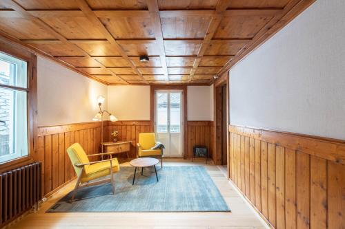 Modernized Historic Posthouse Apartment 8min to Andermatt in Realp