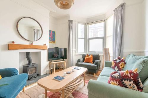 Arty House with Garden in Central Bristol – khách sạn tại Đồi Lawrence