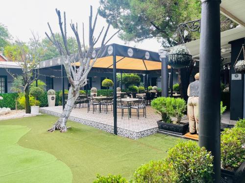 周邊環境, 中途之家酒店 (Halfway House Hotel) in 金伯利