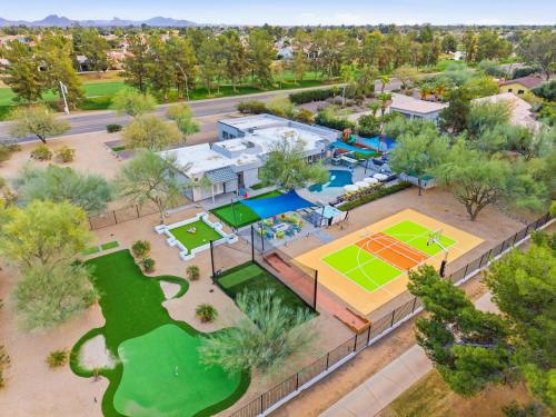 Fun-Filled Oasis - Pool Pickleball Games Galore – khách sạn tại Bắc Scottsdale