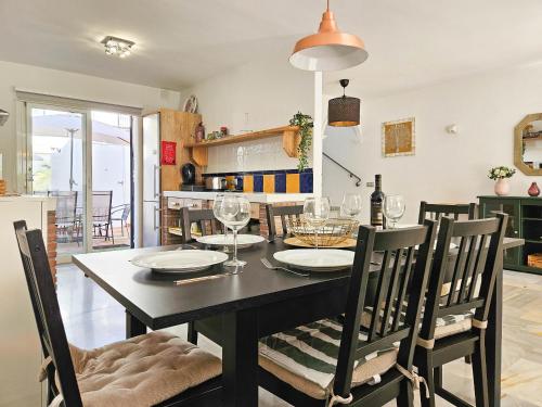 3 Bed Townhouse roof terrace 100m to the beach - image 3