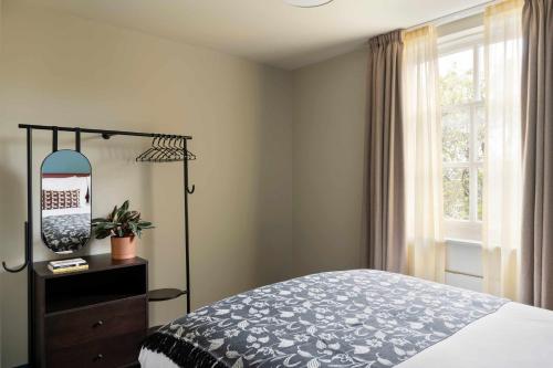 Cove Huntingdon House - image 7
