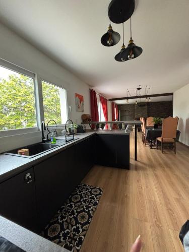 Maison chaleureuse avec jardin in Cerilly