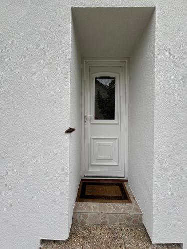 Maison chaleureuse avec jardin in Cerilly