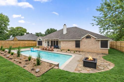 My Extraordinary Villa & Pool in North Richland Hills, USA