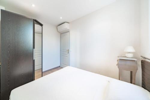 Cozystay 1802 One bedroom in the Heart of Cannes - image 3