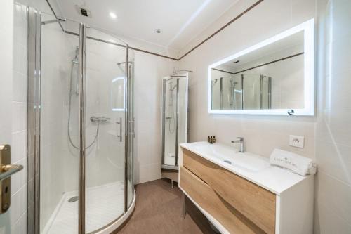 Cozystay 1802 One bedroom in the Heart of Cannes - image 2