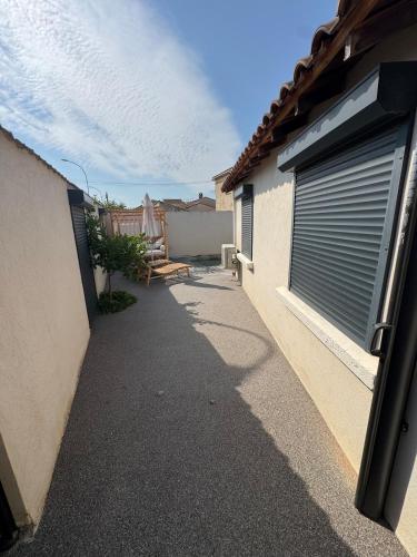 DIGITONE BY GATES Studio cosy pour 4 sans jacuzzi ni rooftop in Marignane