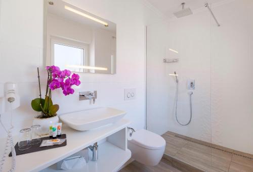 Bathroom, Hotel Krone in Alzenau in Unterfranken