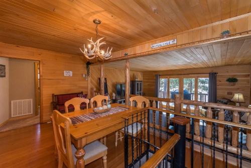 Waterfront Cabin with Bunkhouse - image 11